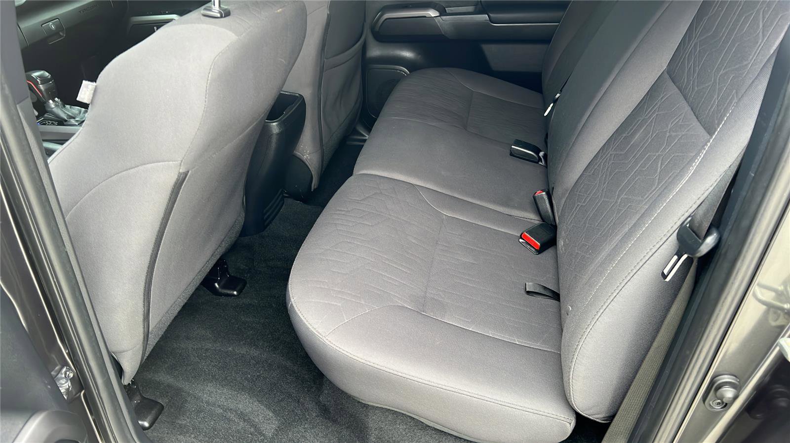 Used 2018 Toyota Tacoma TRD Sport w/ Technology Package RWD image 15