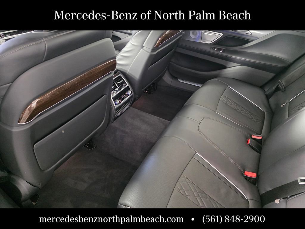 Used 2022 BMW 750i xDrive image 15