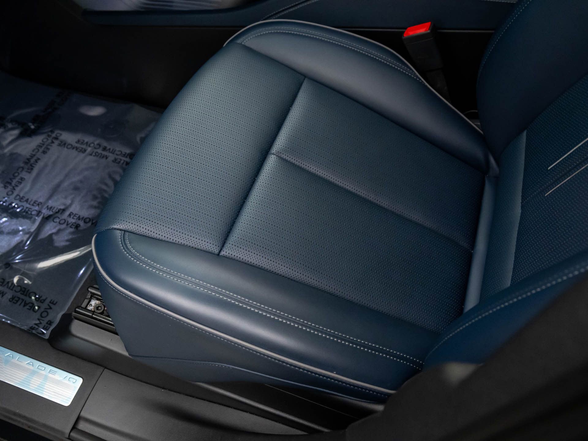 New 2025 Cadillac Escalade IQ Sport 2 w/ LPO, ONYX Package image 17