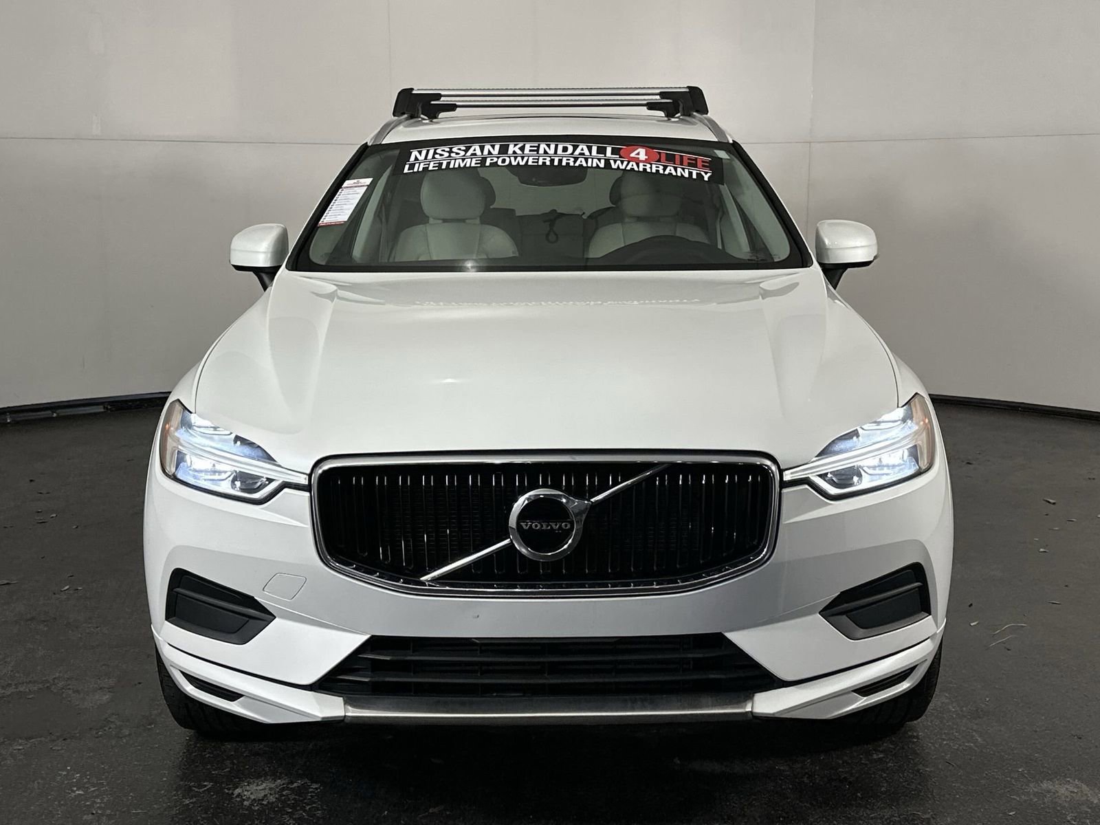 Used 2018 Volvo XC60 T5 Momentum w/ Convenience Package image 3