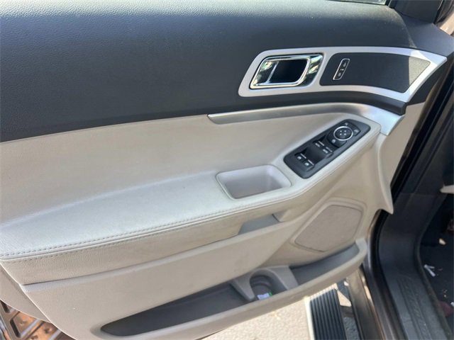 Used 2015 Ford Explorer XLT image 9