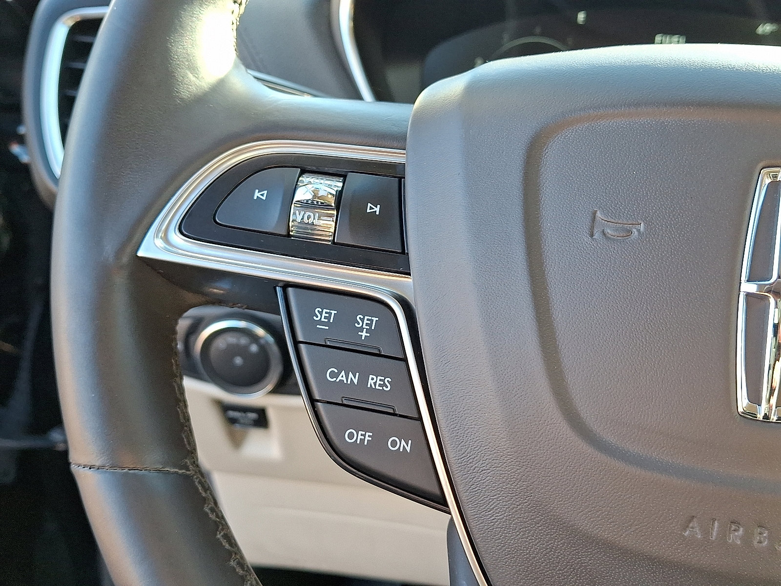 Used 2020 Lincoln Nautilus Reserve image 22