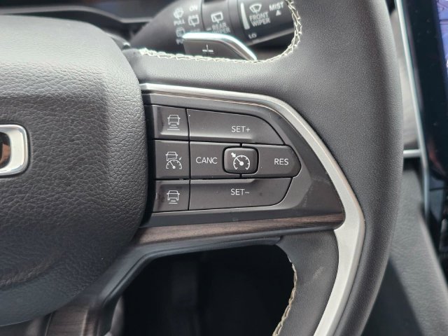 Used 2023 Jeep Grand Cherokee L Limited AWD/4WD image 30