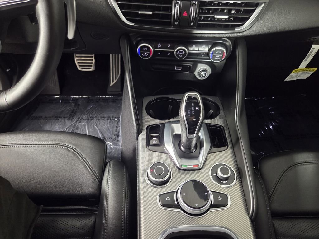 Used 2024 Alfa Romeo Giulia Veloce image 15
