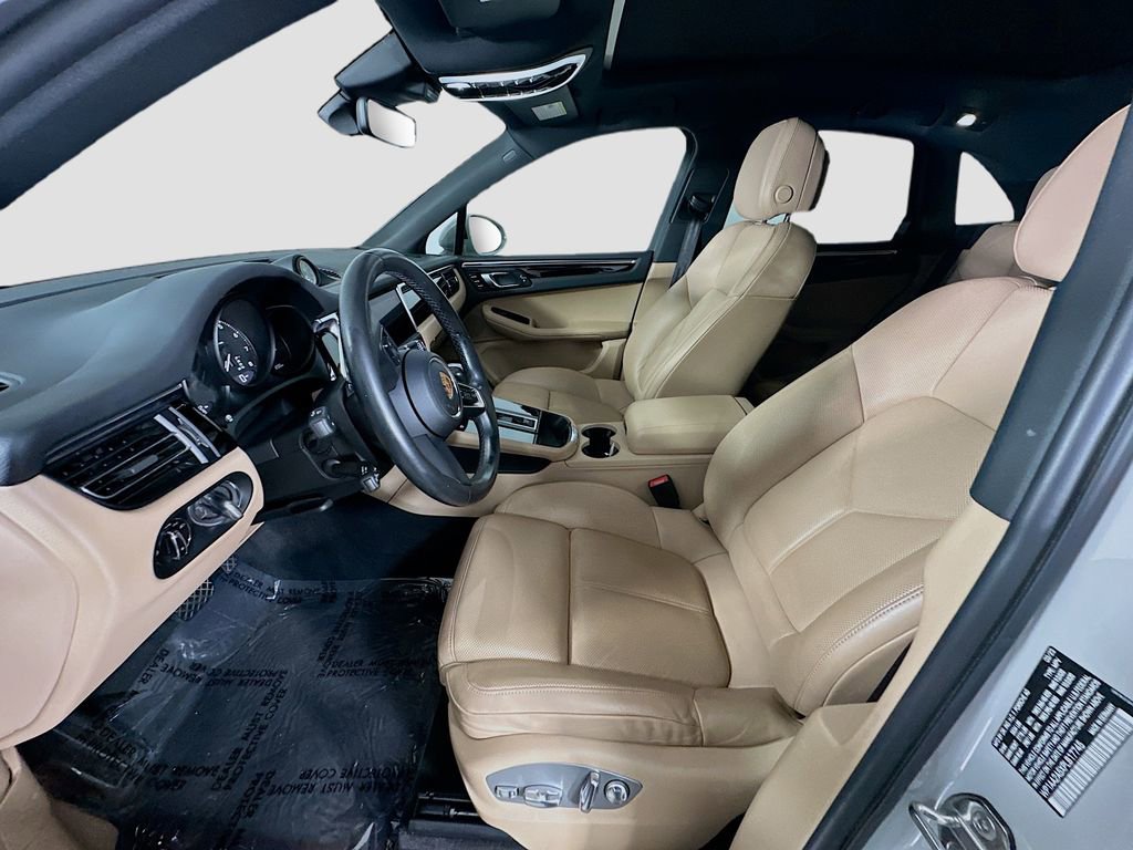 Certified 2023 Porsche Macan image 5
