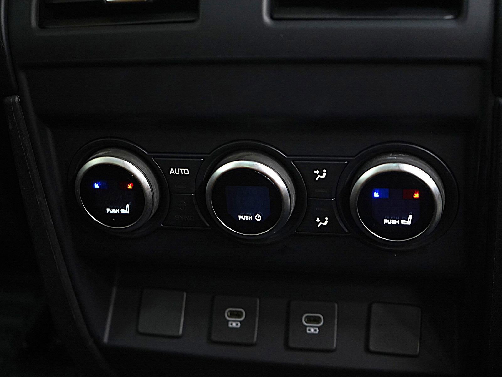 Used 2023 Land Rover Defender 130 First Edition image 17