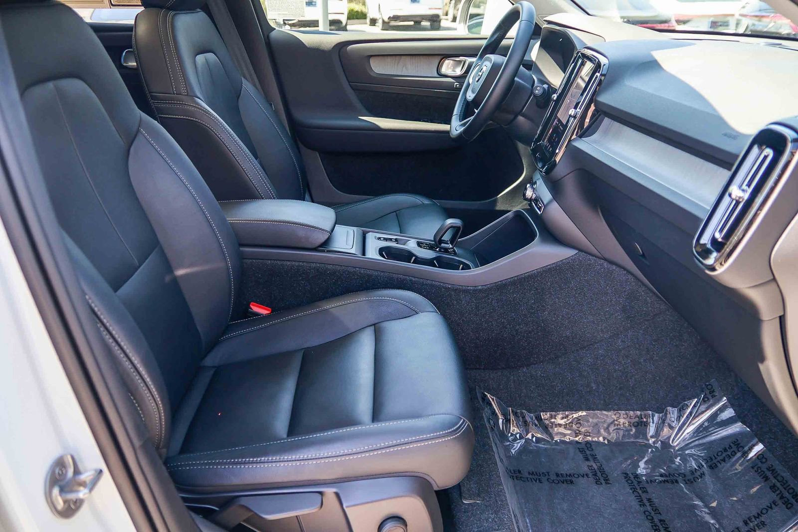 Used 2025 Volvo XC40 B5 Core AWD/4WD image 19