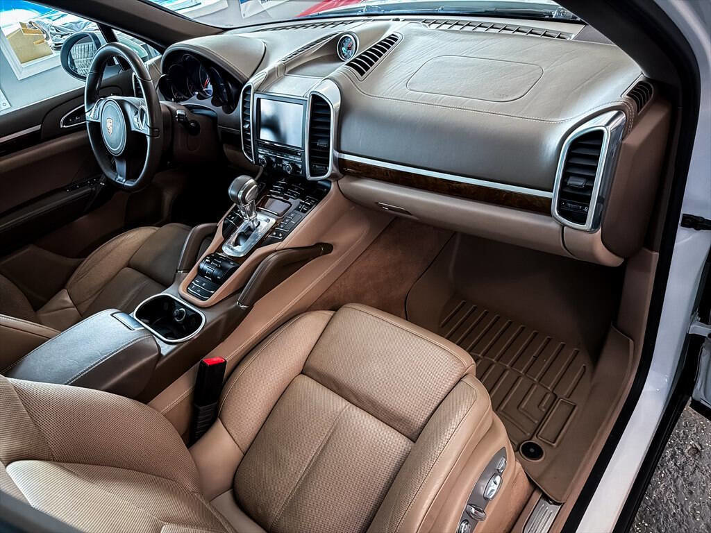 Used 2013 Porsche Cayenne S image 27