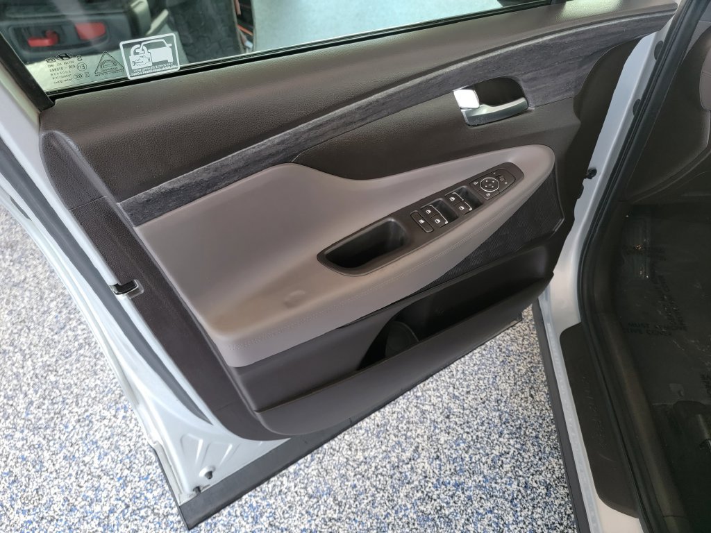 Used 2020 Hyundai Santa Fe SE FWD image 10