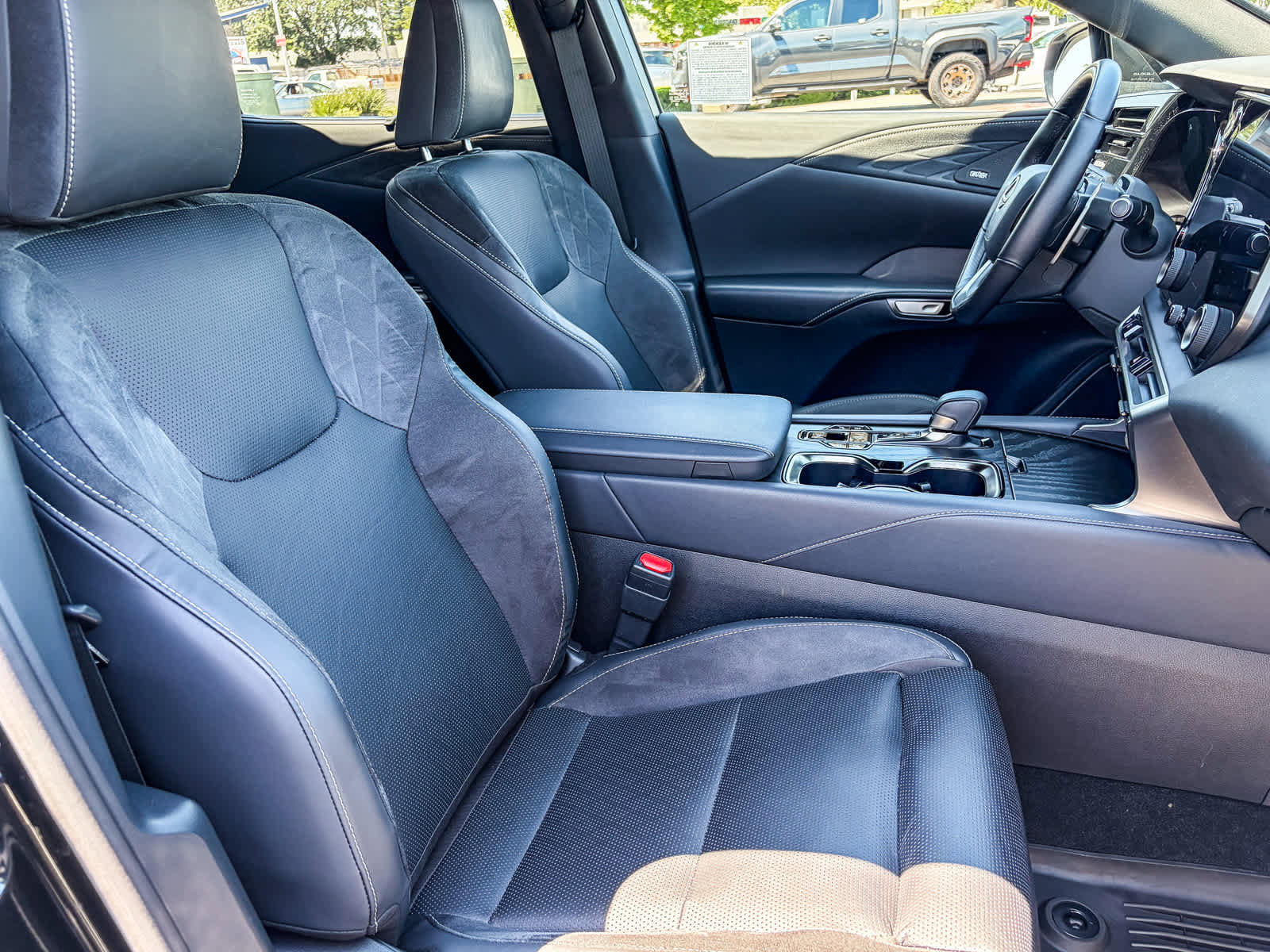 Used 2025 Lexus RX 450h AWD w/ Convenience Package image 15