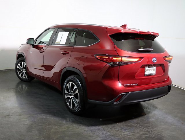 Used 2020 Toyota Highlander XLE image 2