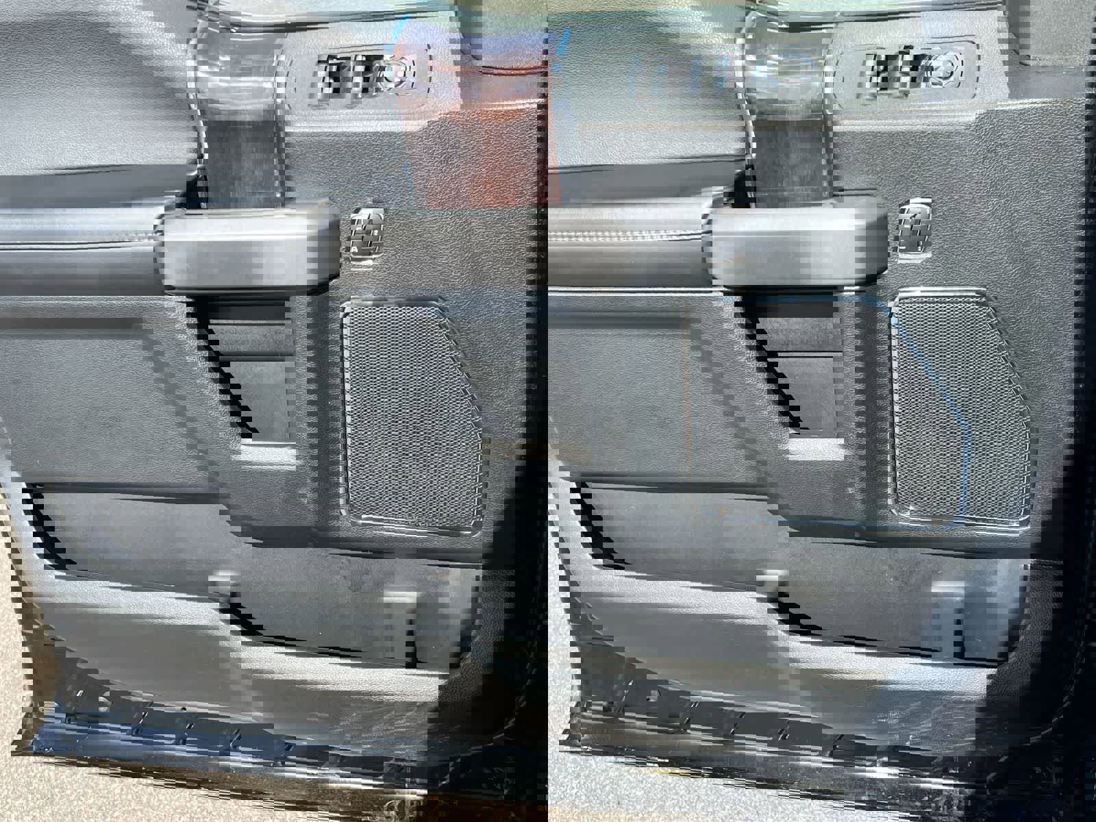 Used 2016 Ford F150 Platinum w/ Equipment Group 701A Luxury image 29