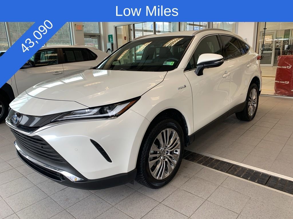 Used 2021 Toyota Venza XLE w/ Softex Package image 2
