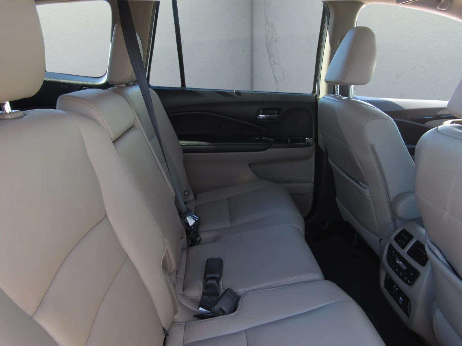 Used 2021 Honda Pilot Touring image 12