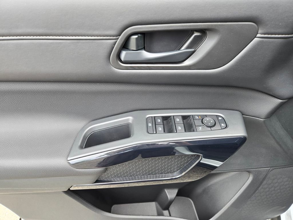 New 2026 Nissan Pathfinder SV FWD image 10