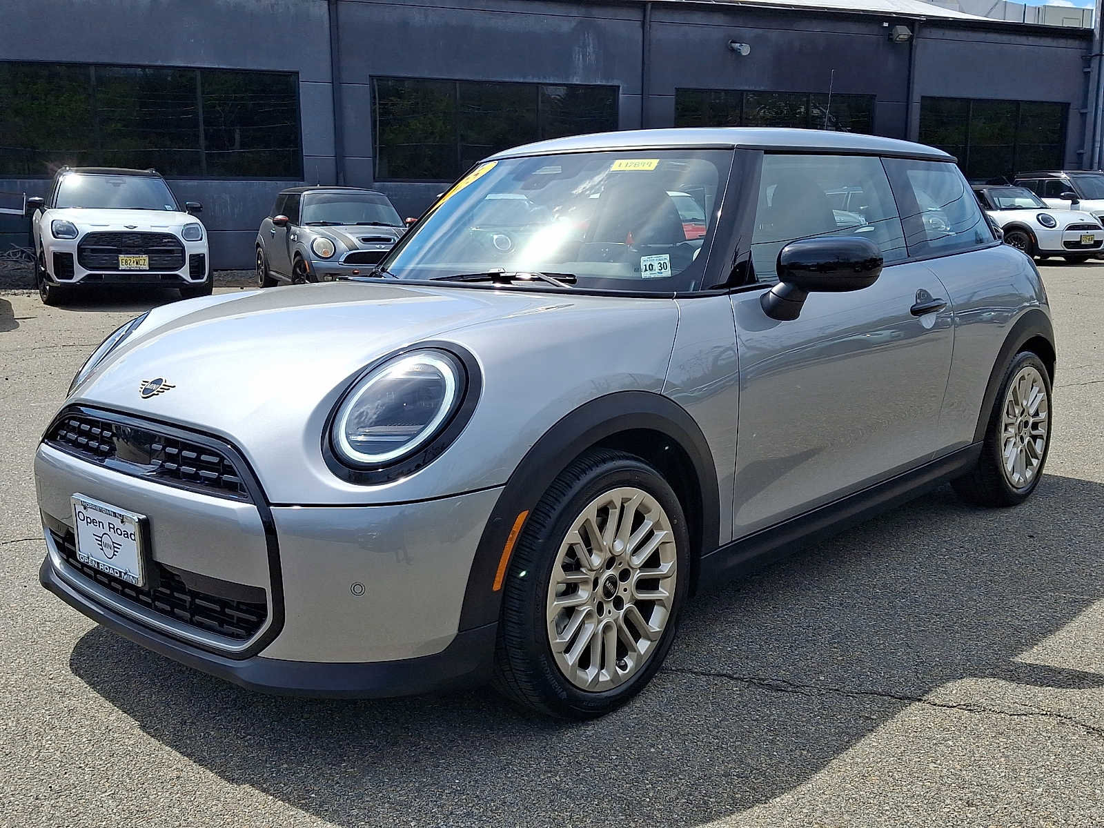 Used 2025 MINI Cooper 2-Door Hardtop FWD image 3