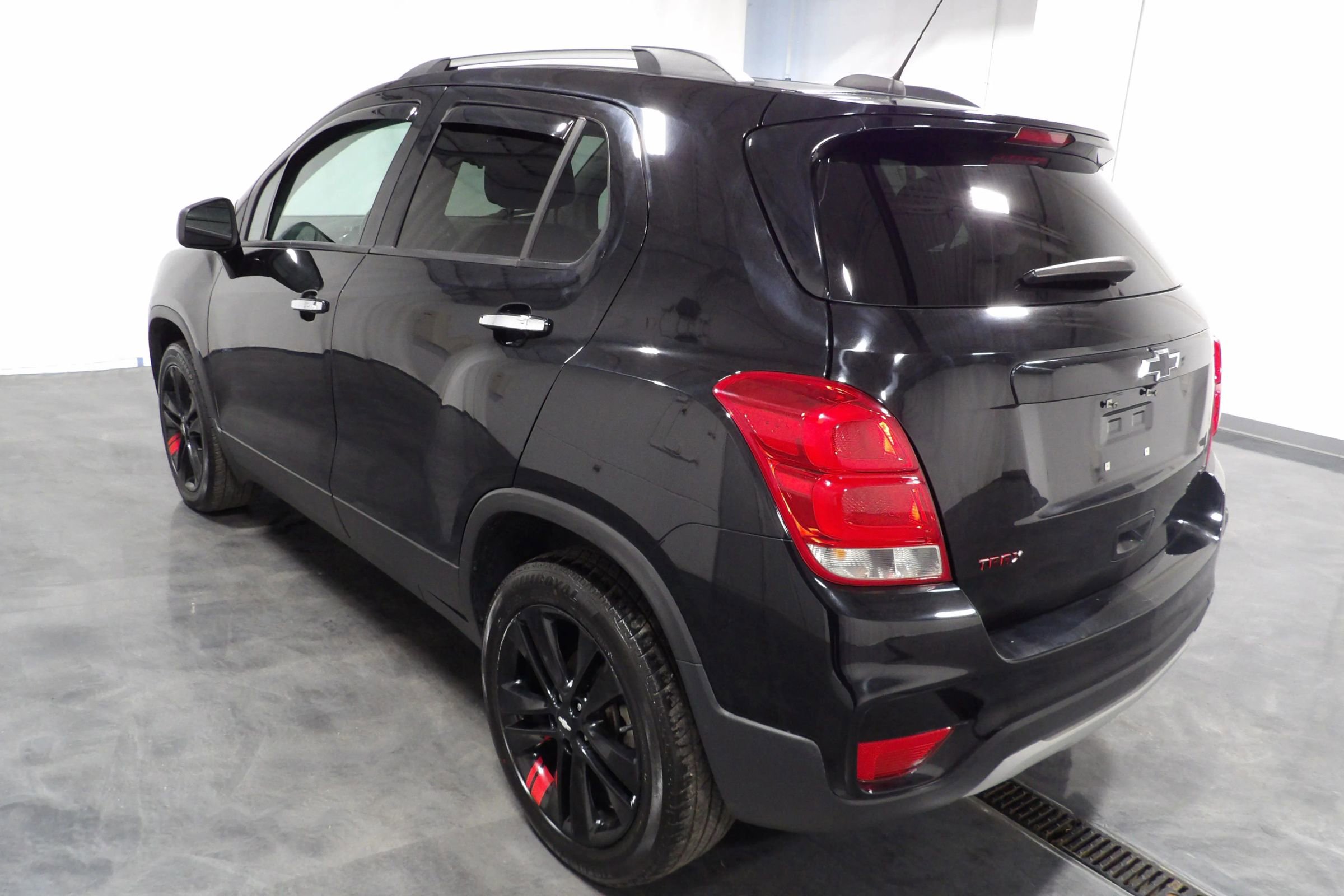 Used 2019 Chevrolet Trax LT w/ Sun & Sound Package AWD/4WD image 6