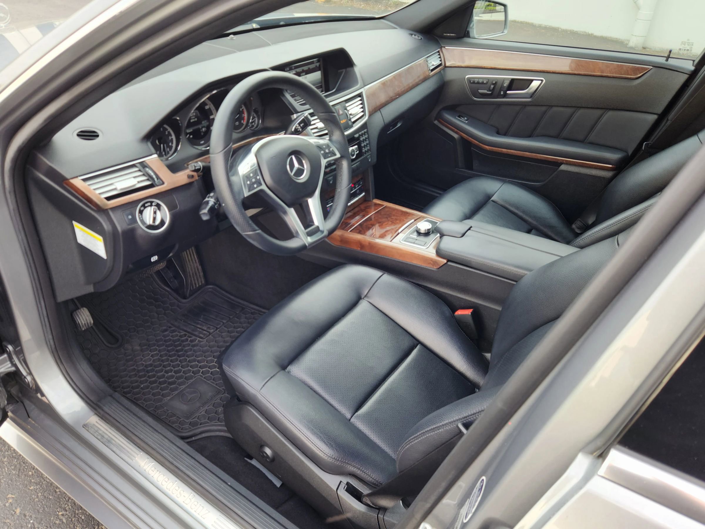 Used 2013 Mercedes-Benz E 350 4MATIC Sedan image 7