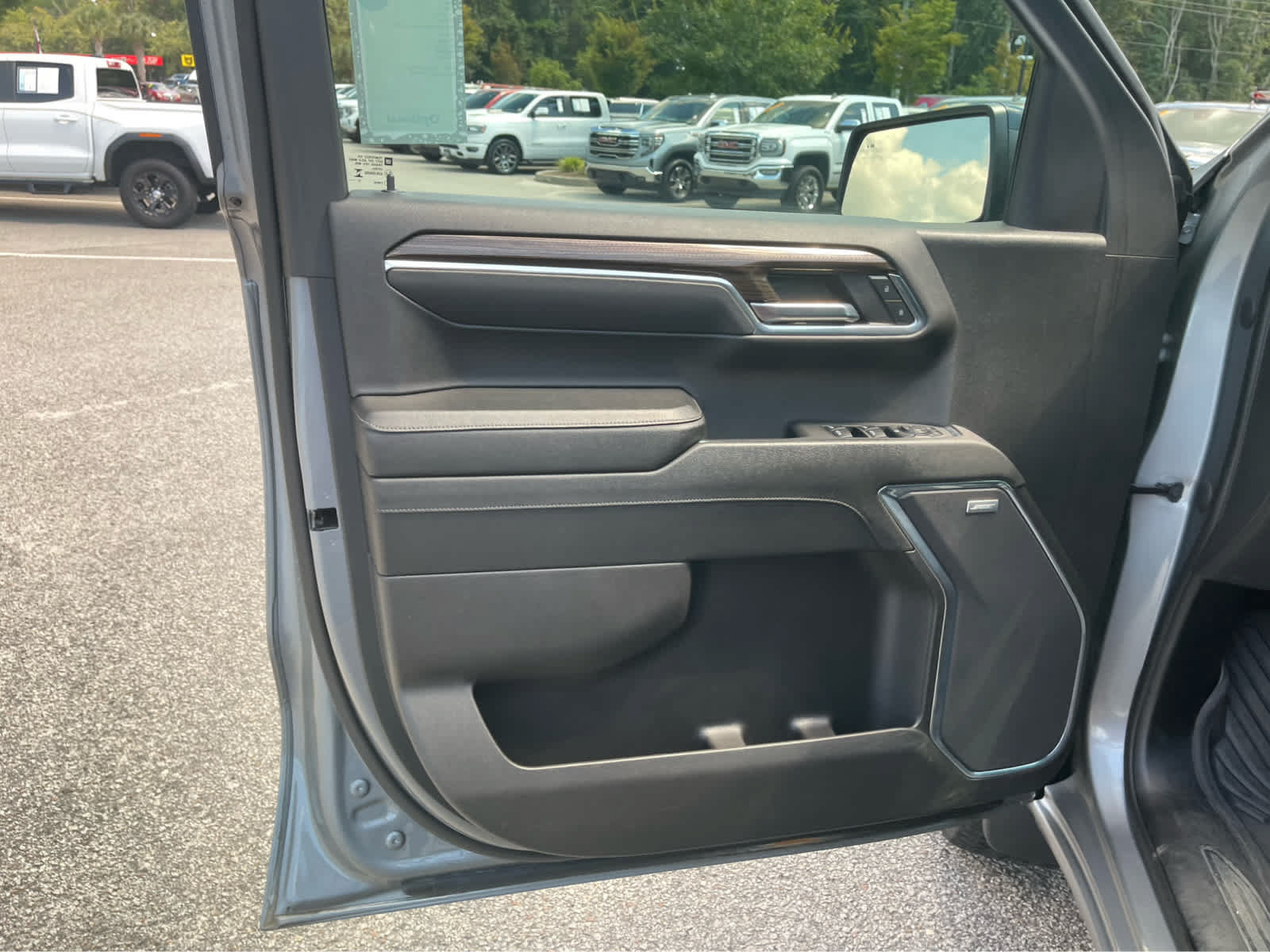 Used 2023 Chevrolet Silverado 1500 LT Trail Boss w/ LT Trail Boss Premium Package AWD/4WD image 10