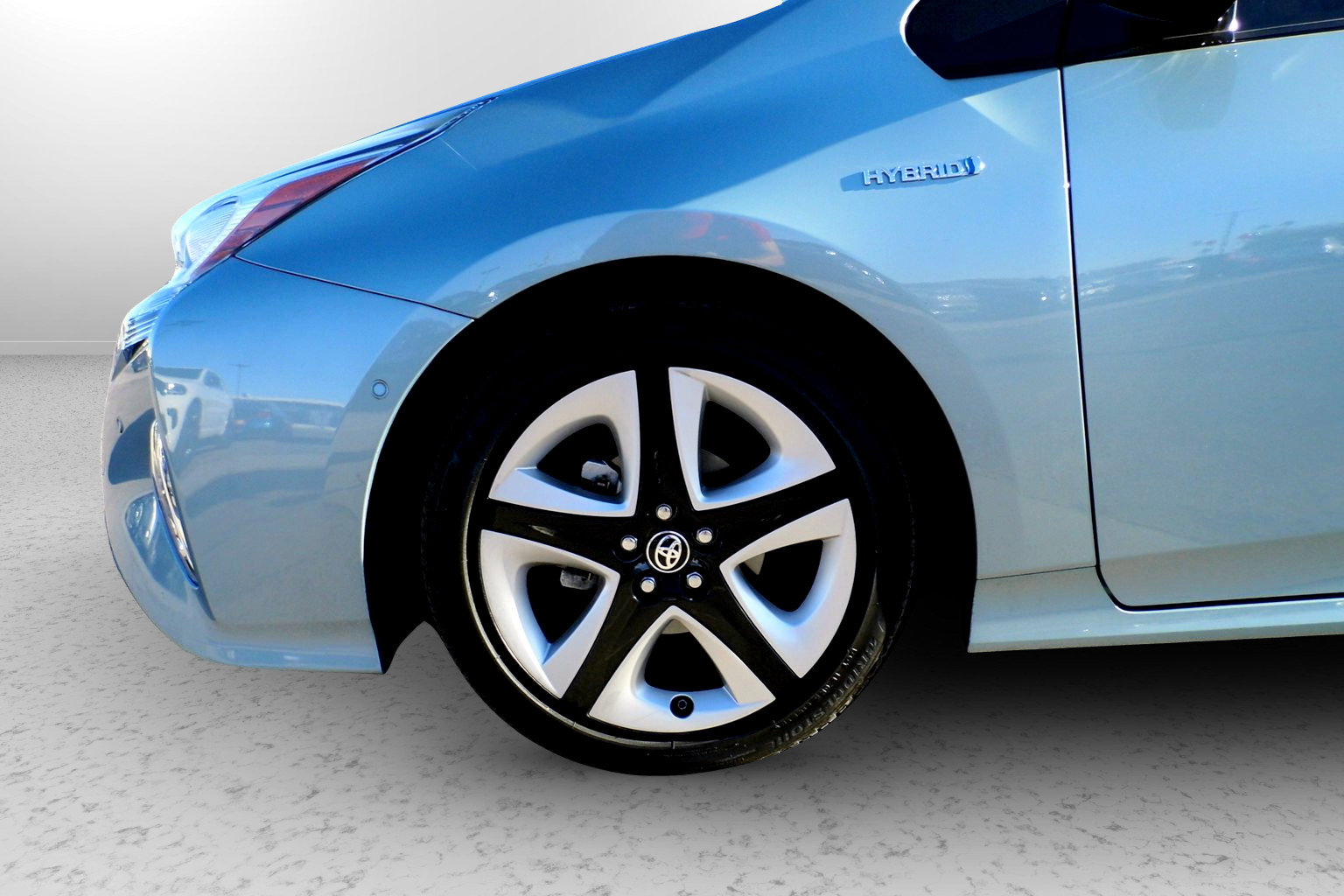 Used 2018 Toyota Prius Four Touring image 11