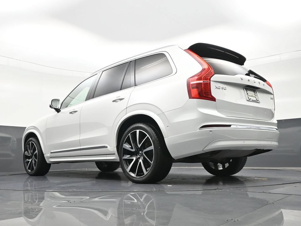 Certified 2023 Volvo XC90 B5 Plus AWD/4WD image 29