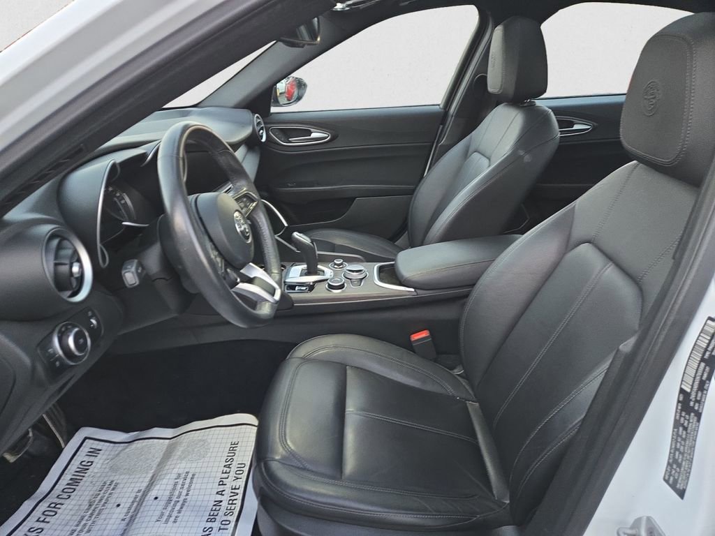 Used 2022 Alfa Romeo Giulia Ti image 9