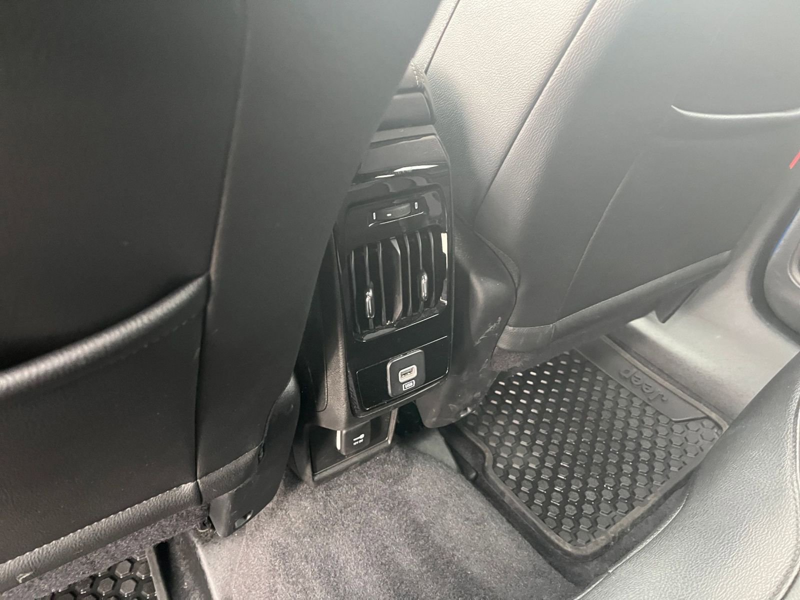 Used 2025 Jeep Compass Trailhawk image 23