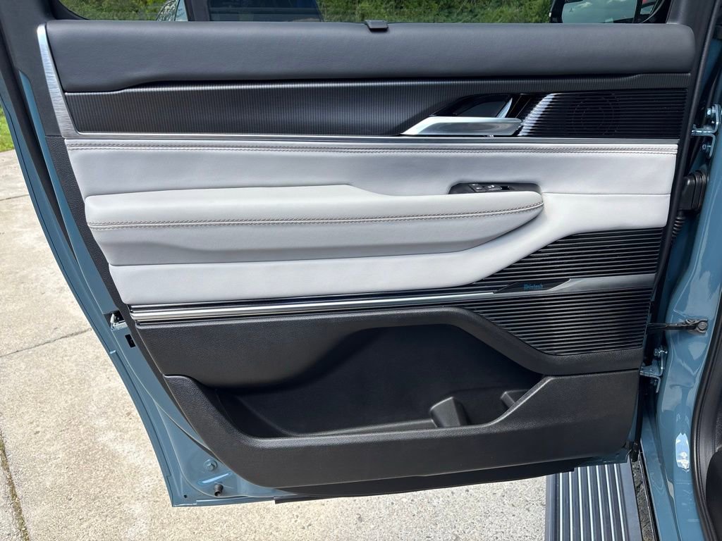 New 2026 Jeep Grand Wagoneer L Summit AWD/4WD image 26