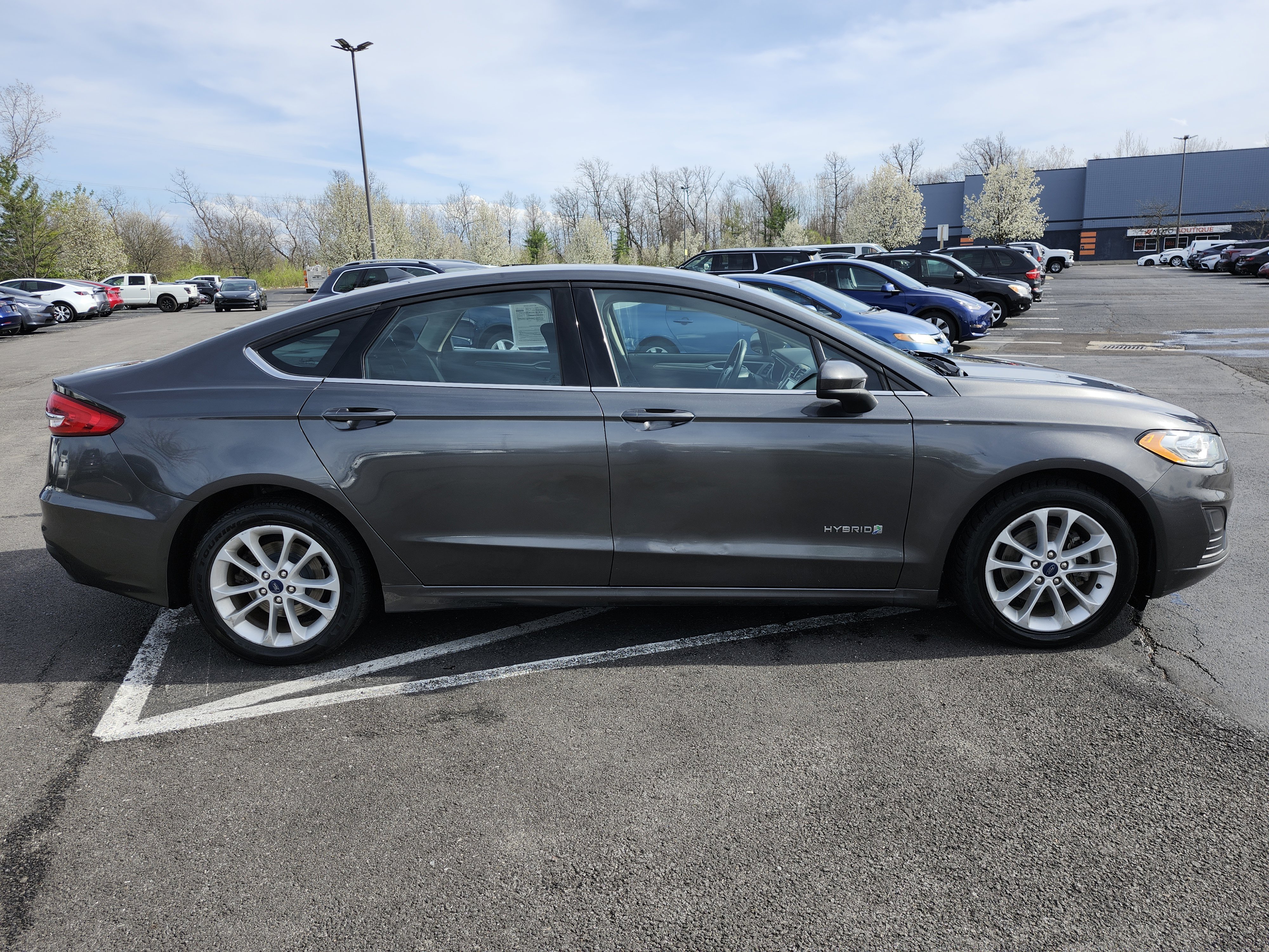 Used 2019 Ford Fusion SE FWD image 19