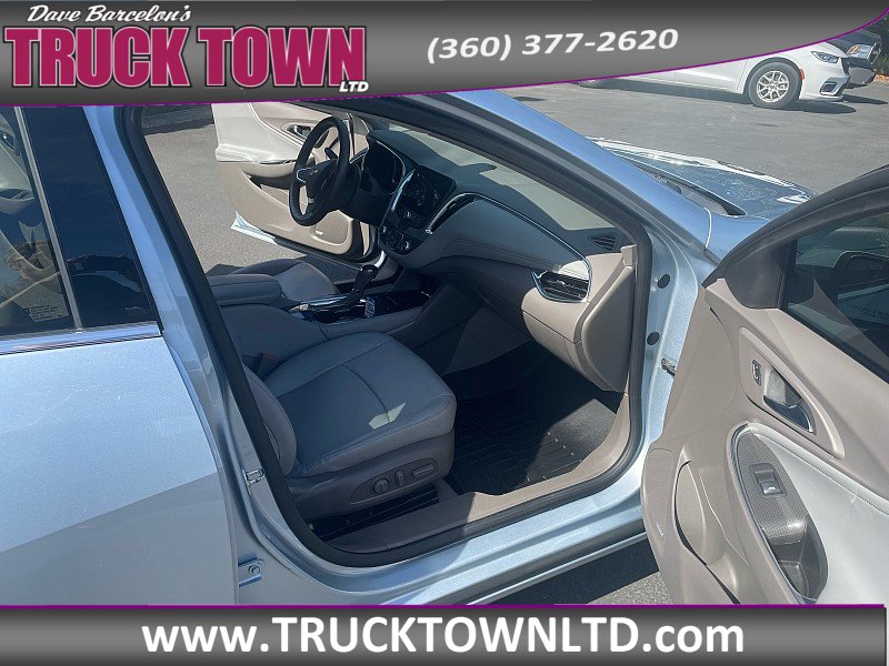 Used 2017 Chevrolet Malibu LT w/ Leather Package FWD image 14