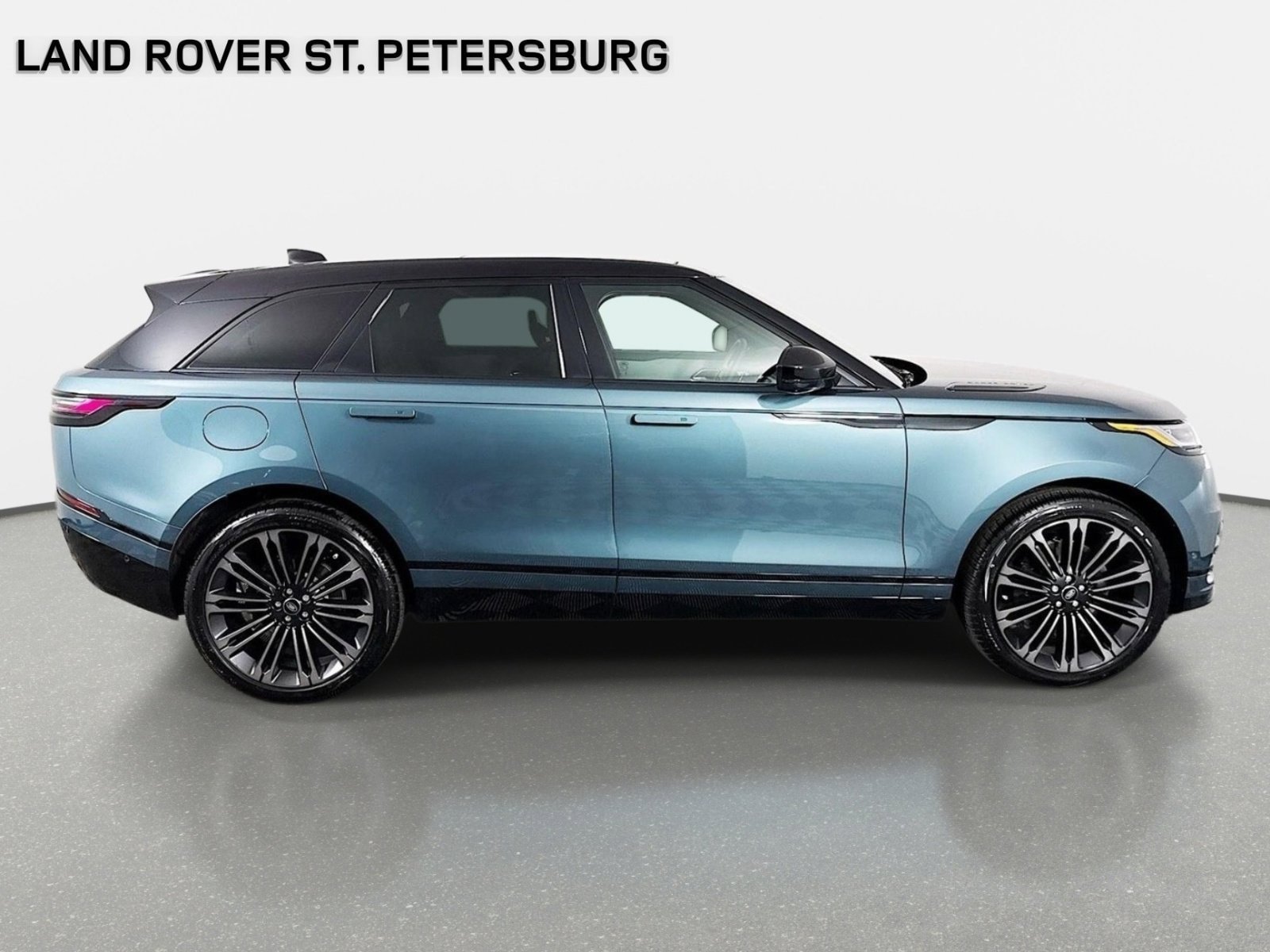 Used 2026 Land Rover Range Rover Velar Dynamic SE AWD/4WD image 4