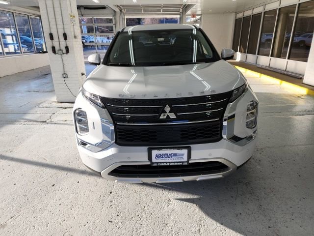 Used 2023 Mitsubishi Outlander SE AWD/4WD image 2