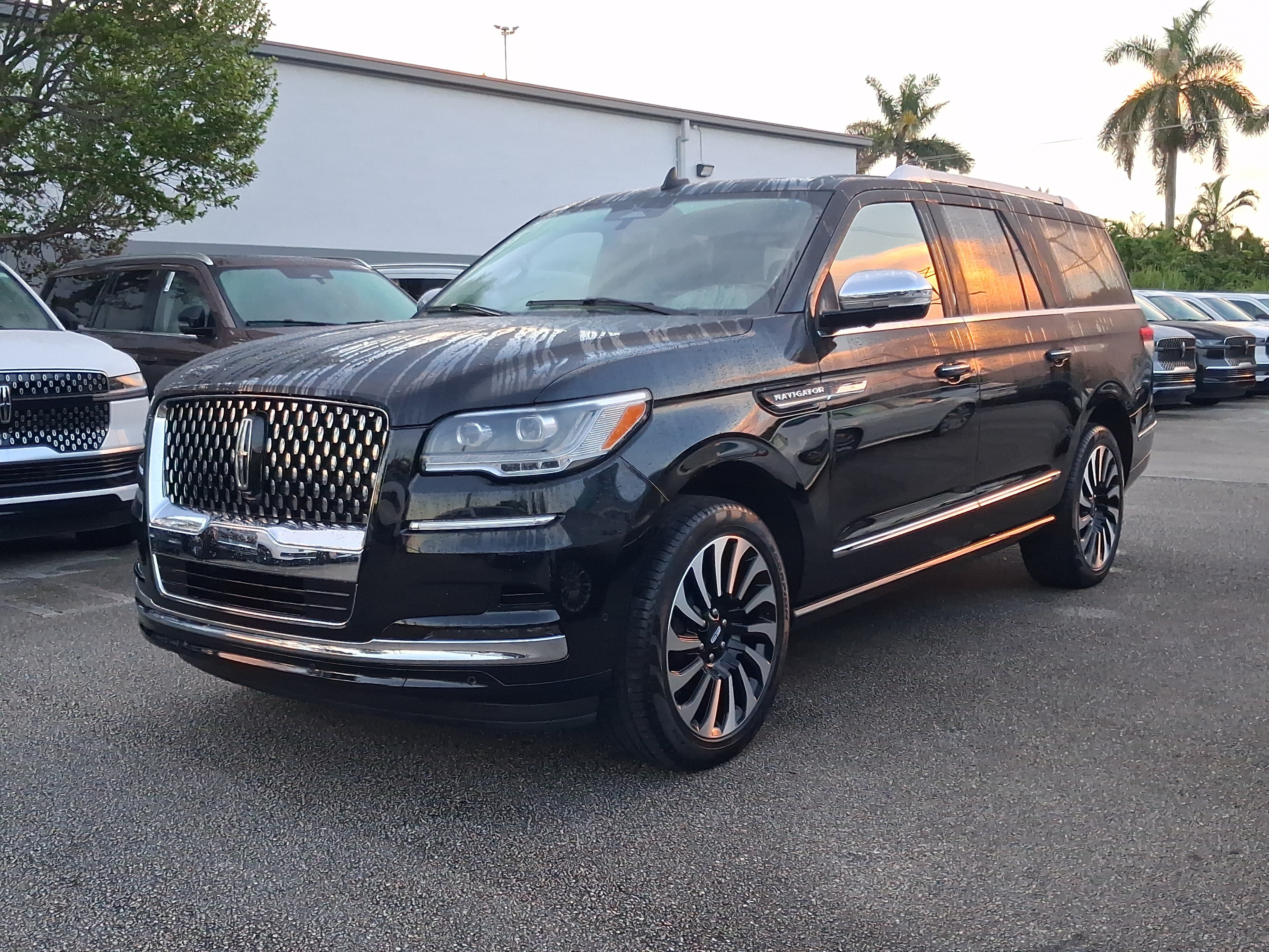 Used 2024 Lincoln Navigator L Black Label AWD/4WD image 2