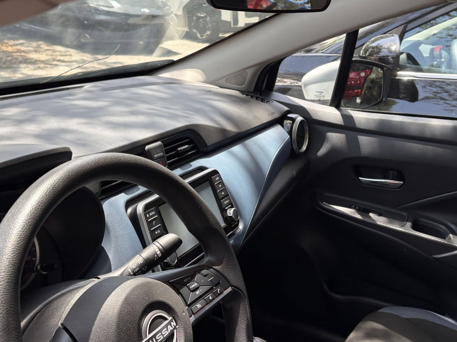 Used 2025 Nissan Versa SV FWD image 33