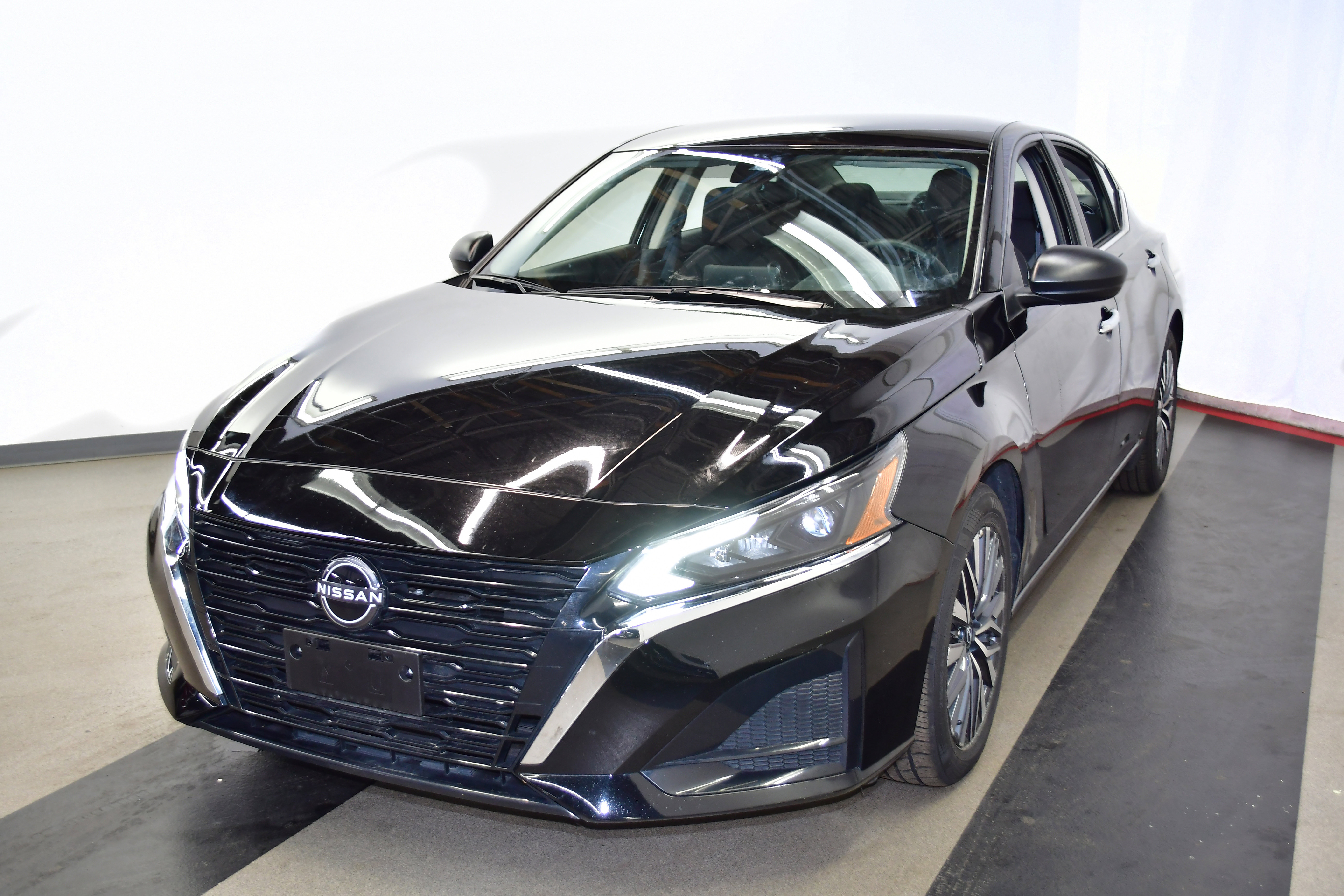 Used 2025 Nissan Altima 2.5 SV image 4