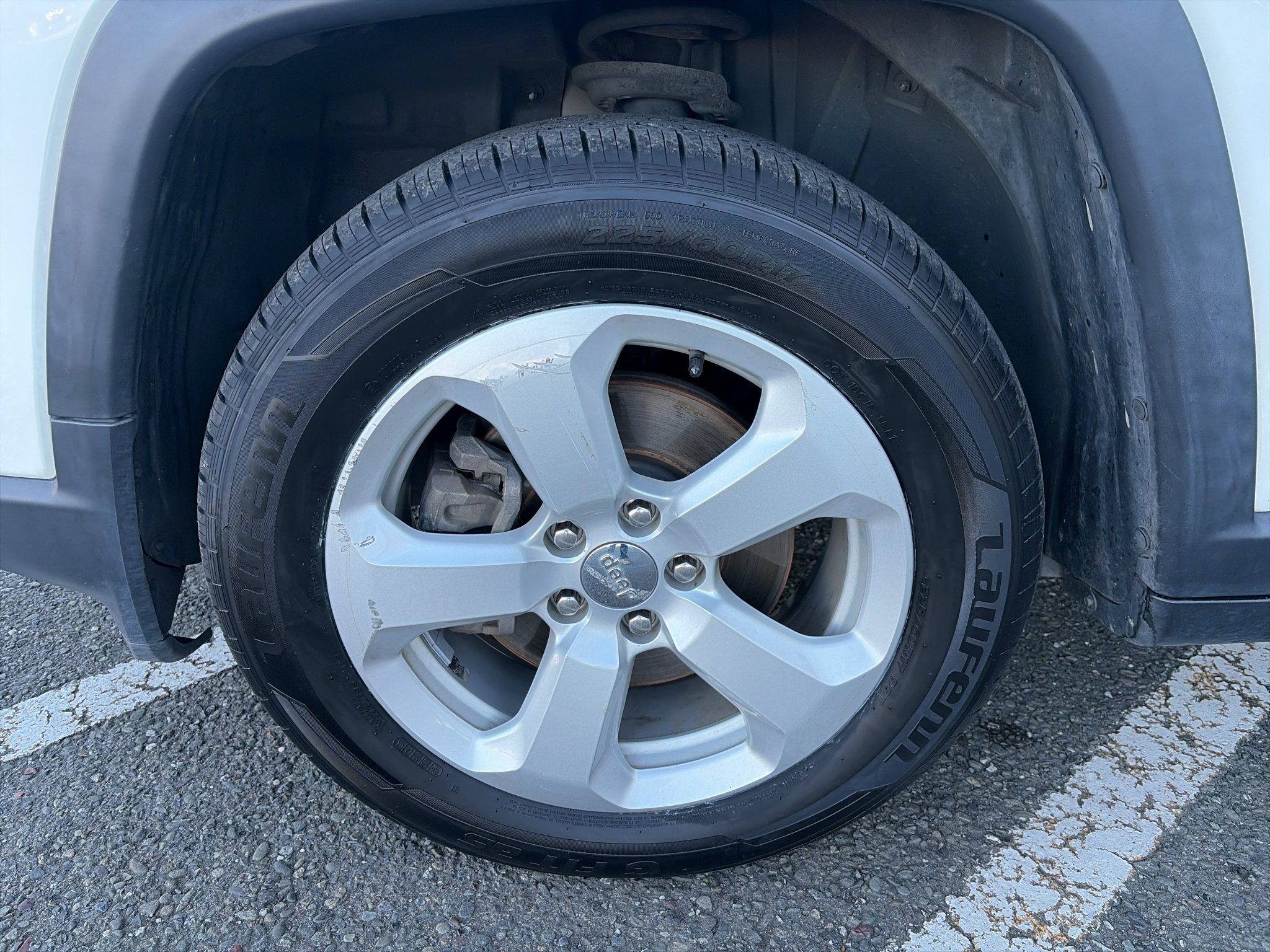Used 2021 Jeep Compass Latitude FWD image 2