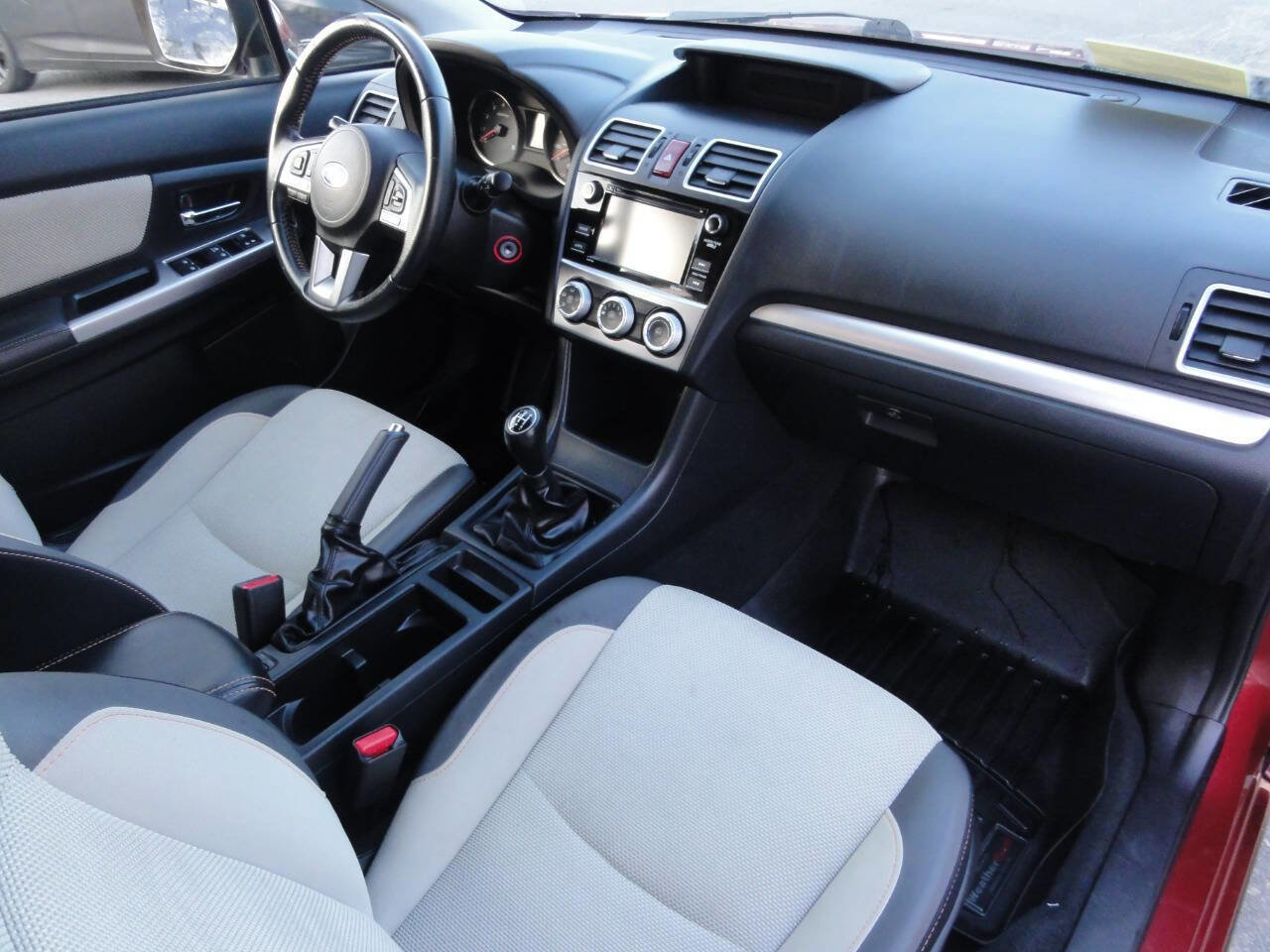 Used 2017 Subaru Crosstrek 2.0i Premium image 11