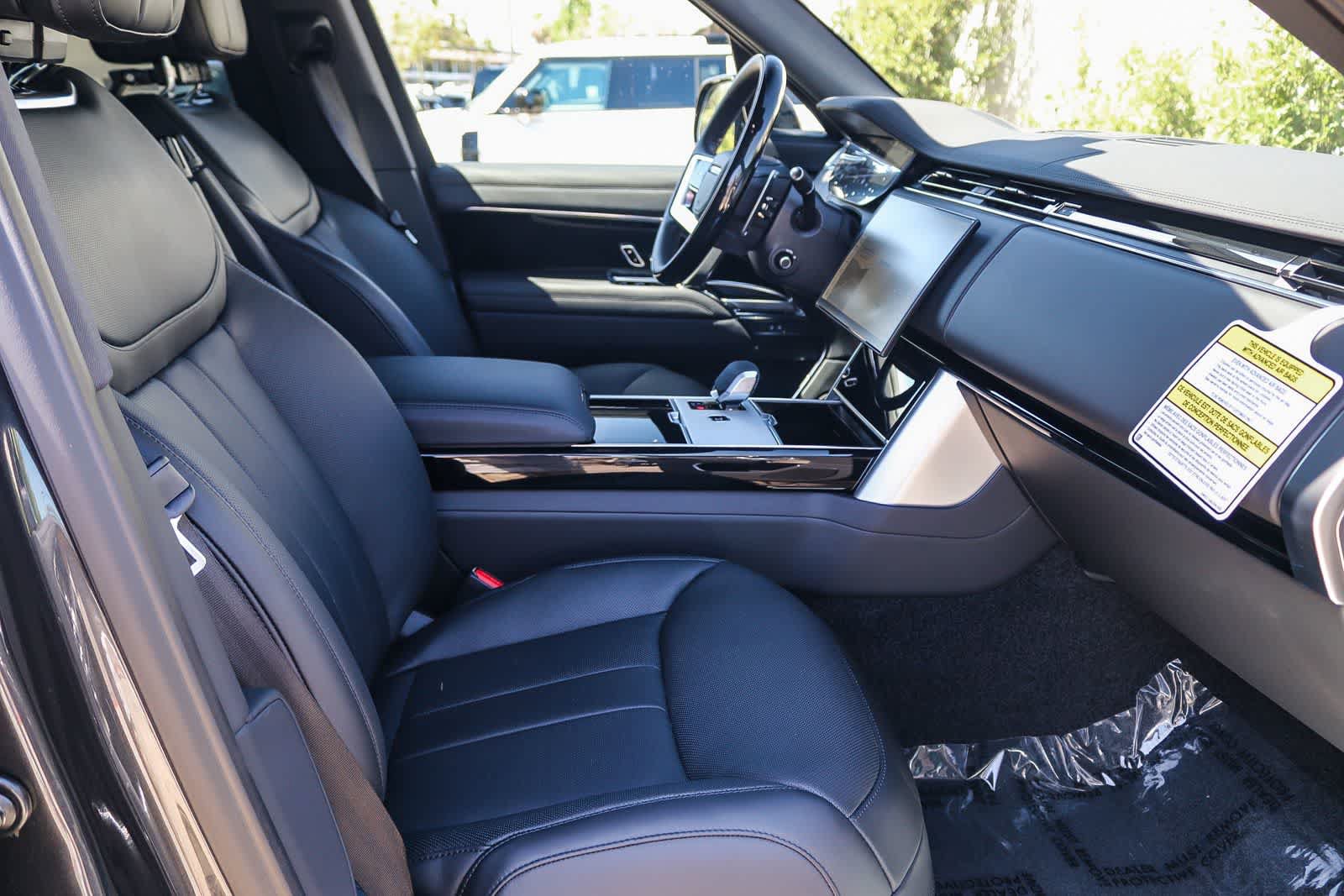 New 2026 Land Rover Range Rover Long Wheelbase SE AWD/4WD image 16