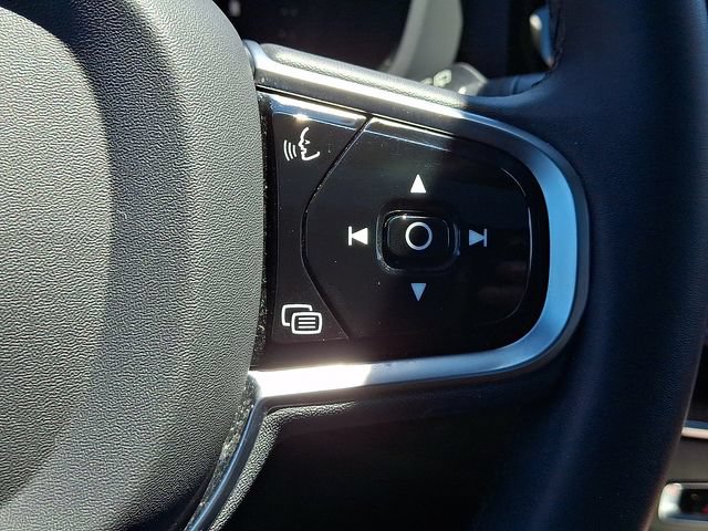 Used 2023 Volvo XC60 B5 Plus AWD/4WD image 23
