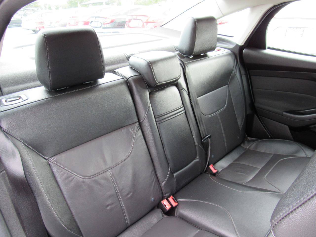 Used 2015 Ford Focus SE w/ Equipment Group 201A FWD image 34