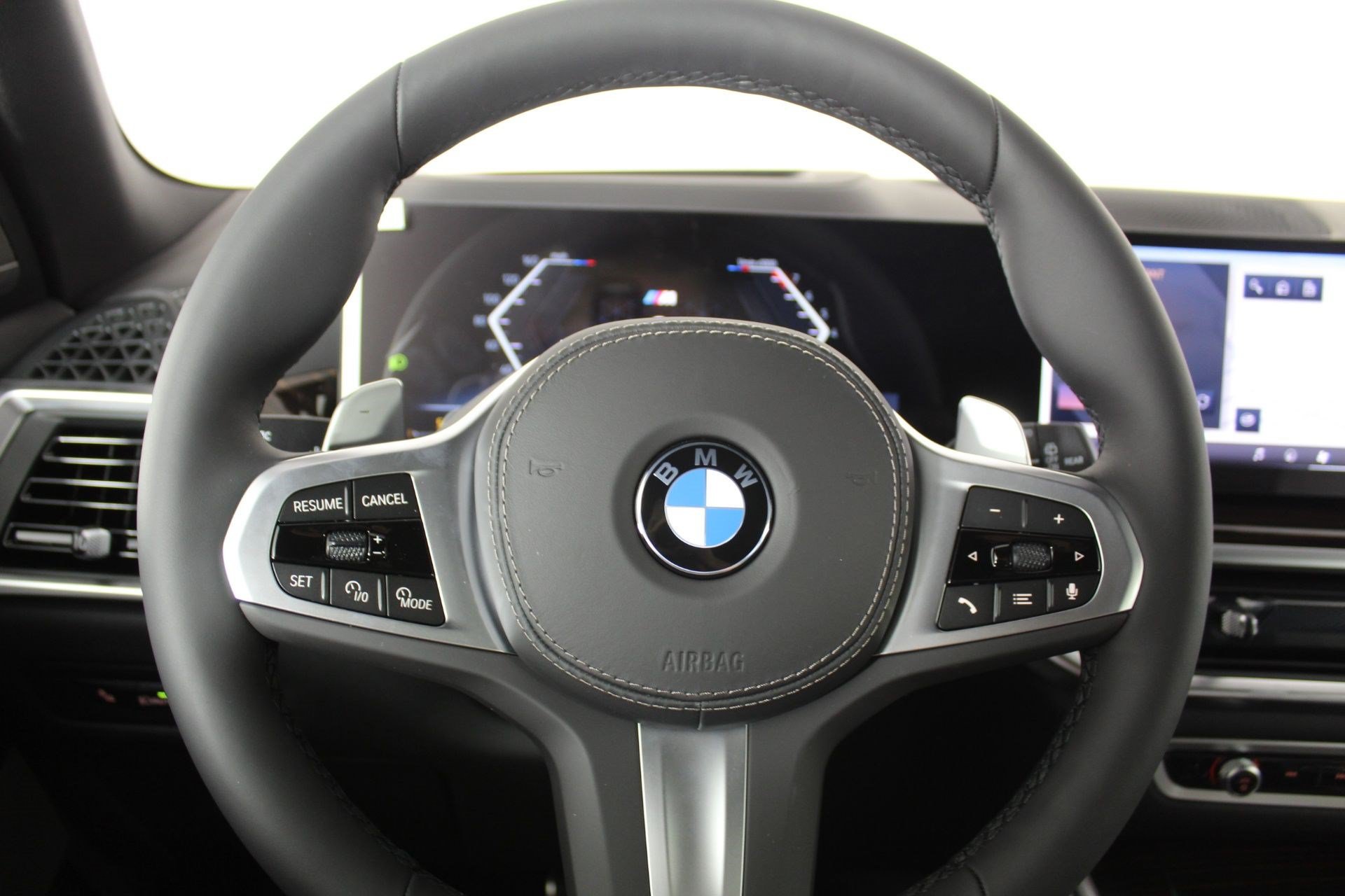 Used 2026 BMW X5 xDrive40i w/ M Sport Package AWD/4WD image 14