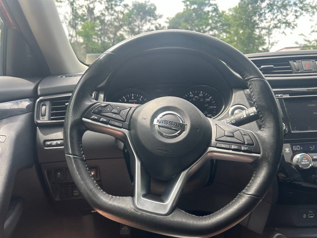 Used 2018 Nissan Rogue SV AWD/4WD image 15