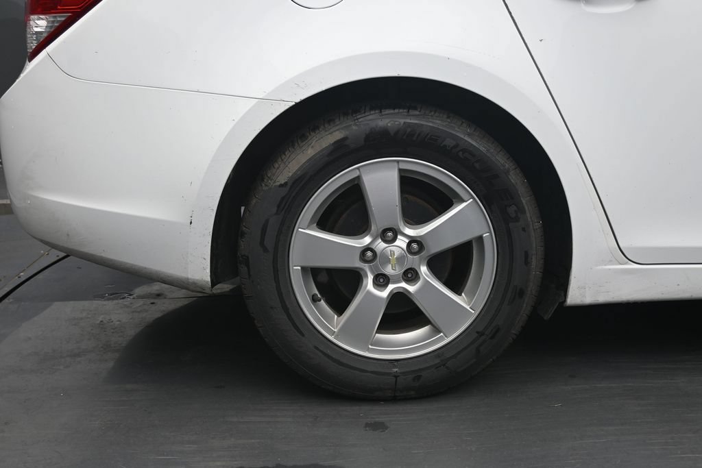 Used 2015 Chevrolet Cruze LT FWD image 11