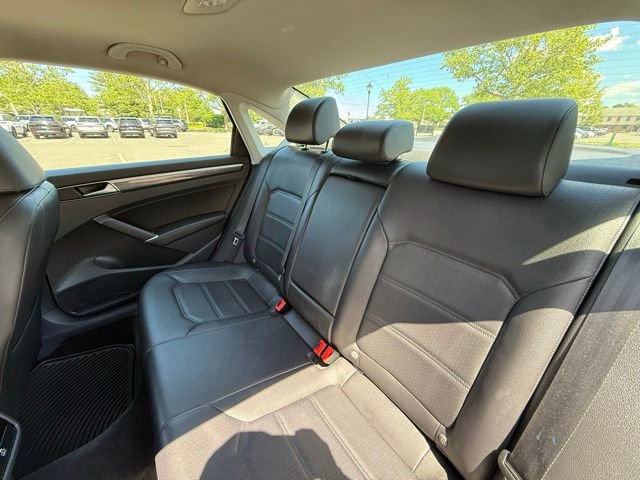 Used 2018 Volkswagen Passat 2.0T SE w/ SE Lighting Package FWD image 24