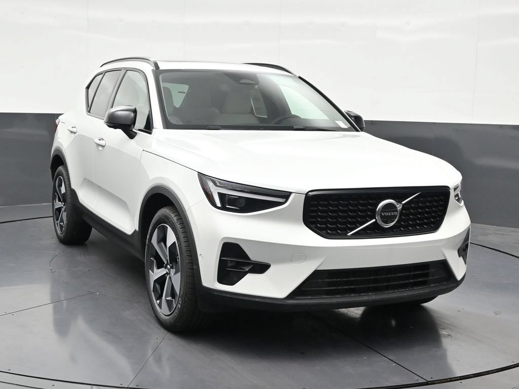 New 2026 Volvo XC40 B5 Plus w/ Protection Package Premier AWD/4WD image 7