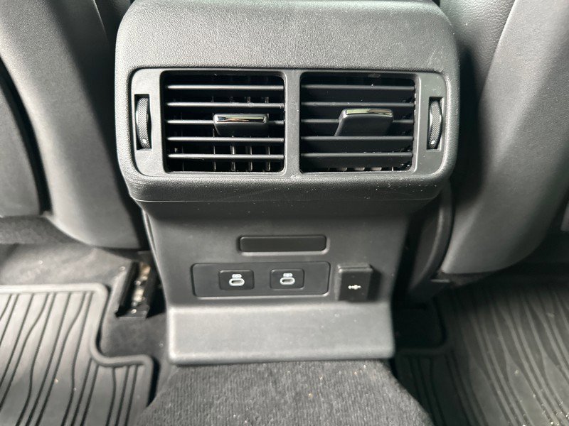 Used 2024 Land Rover Range Rover Velar Dynamic SE image 38