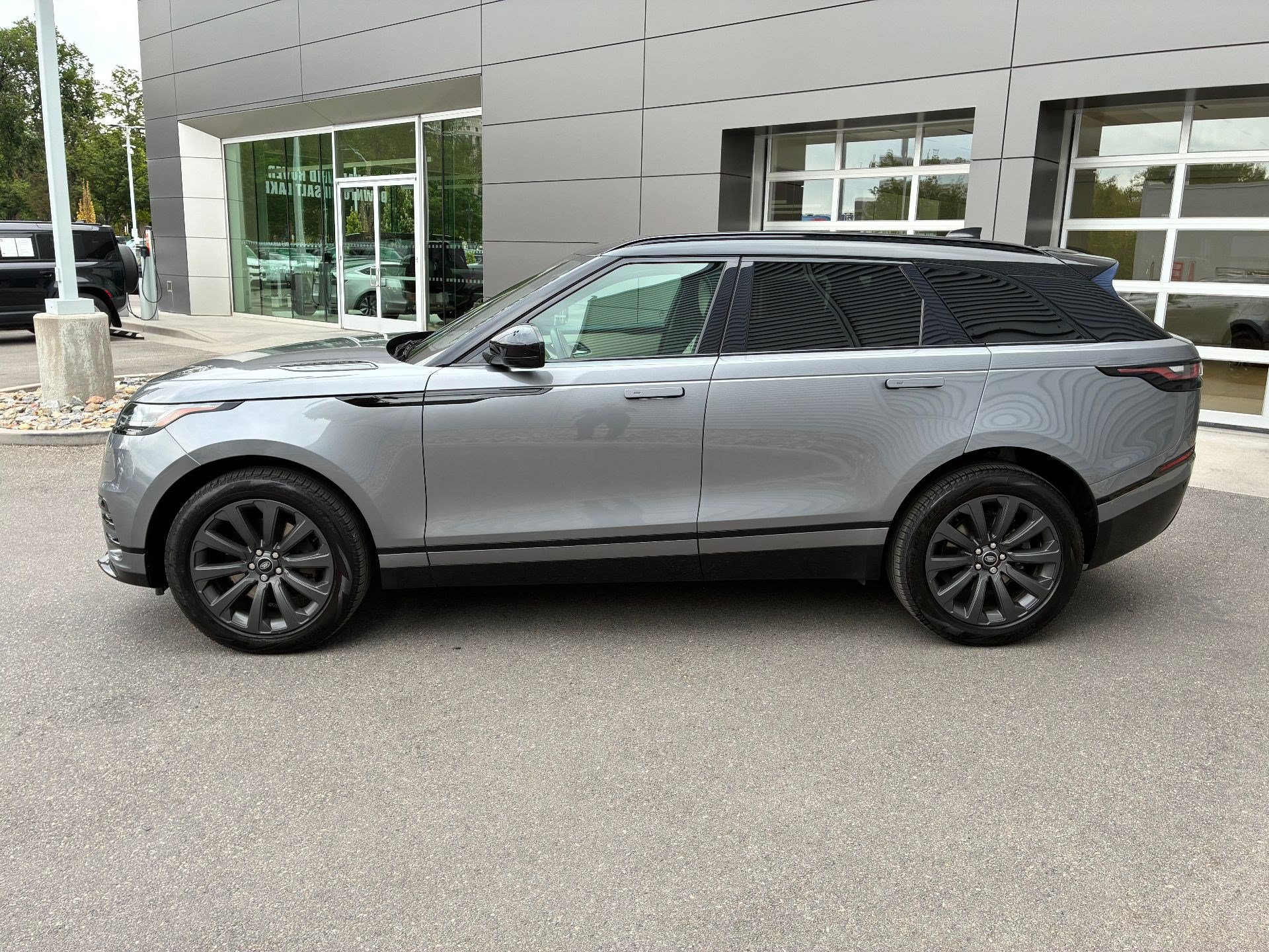 Used 2022 Land Rover Range Rover Velar R-Dynamic S AWD/4WD image 7