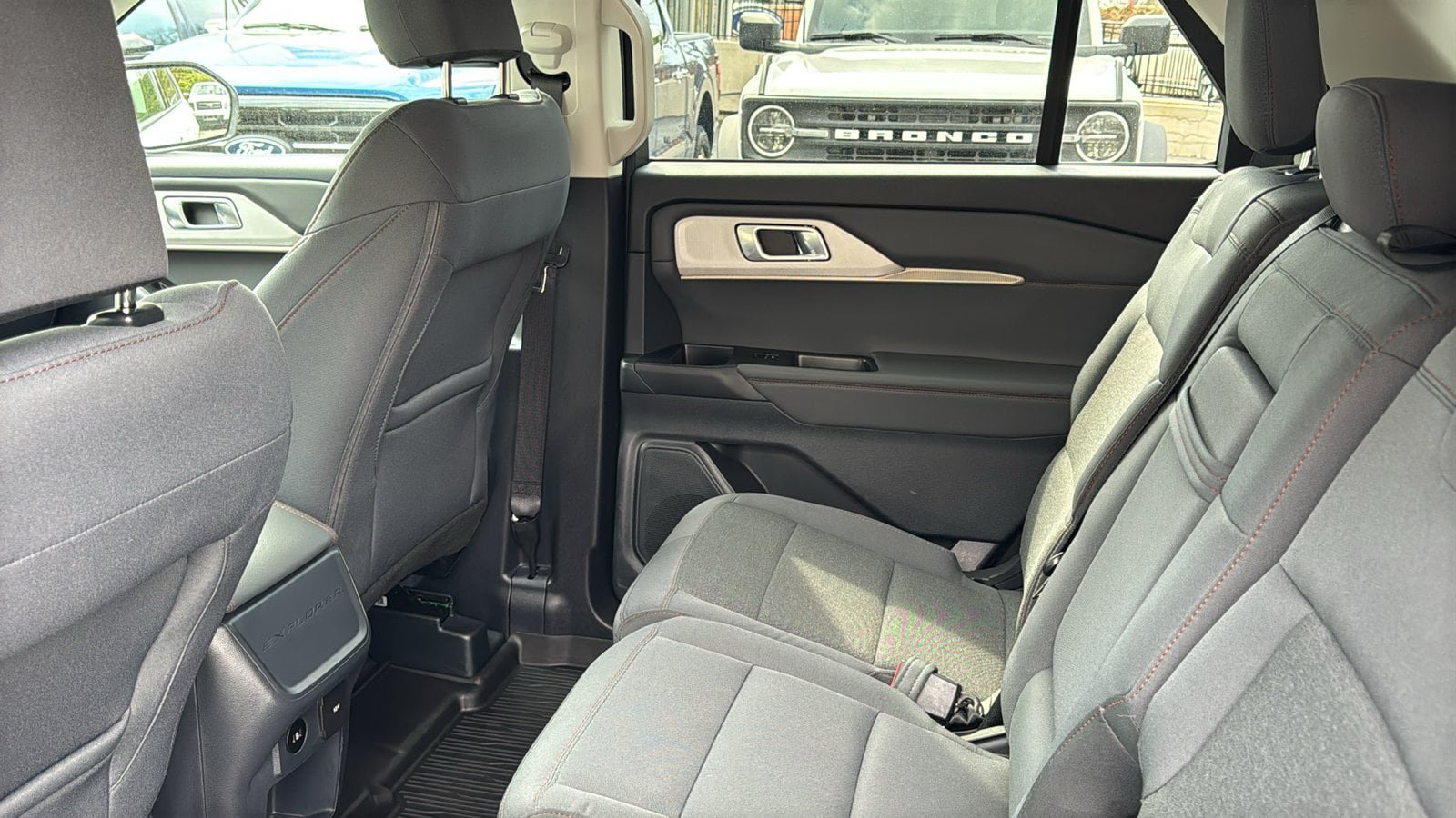 Used 2025 Ford Explorer Active AWD/4WD image 30