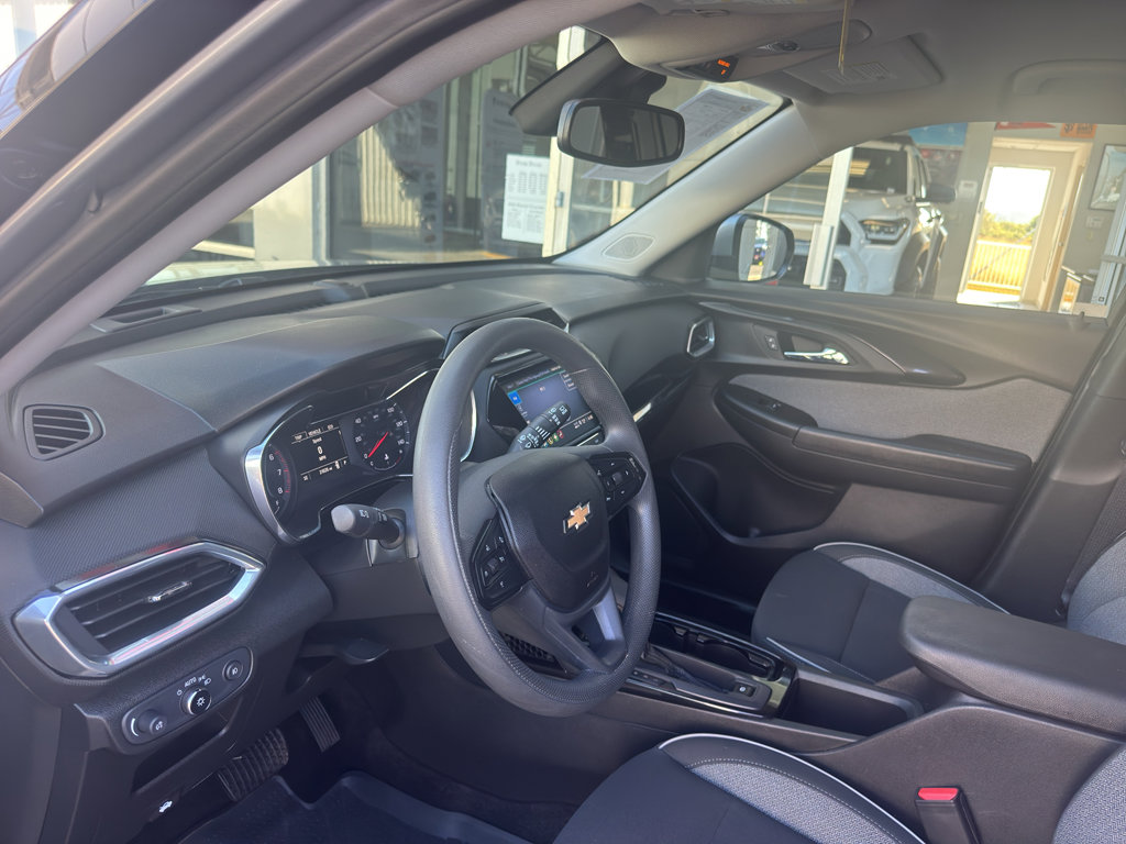 Used 2023 Chevrolet TrailBlazer LT w/ Convenience Package image 3