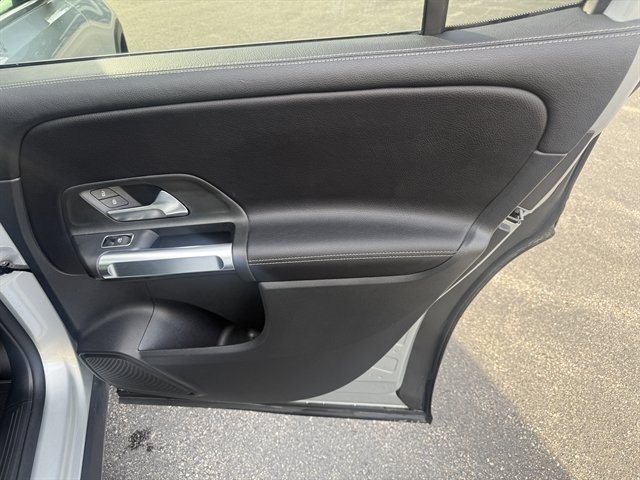 Used 2022 Mercedes-Benz GLB 250 4MATIC image 39